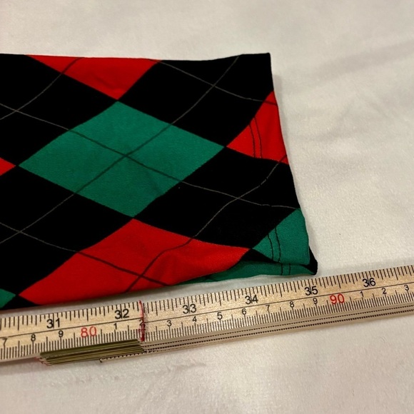 Vibrant Red and Green Argyle Leggings for Festive Comfort - Picture 4 of 5